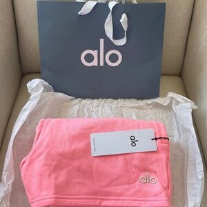 NWT Alo Yoga Accolade Shorts Neon Bubblegum Size: Medium